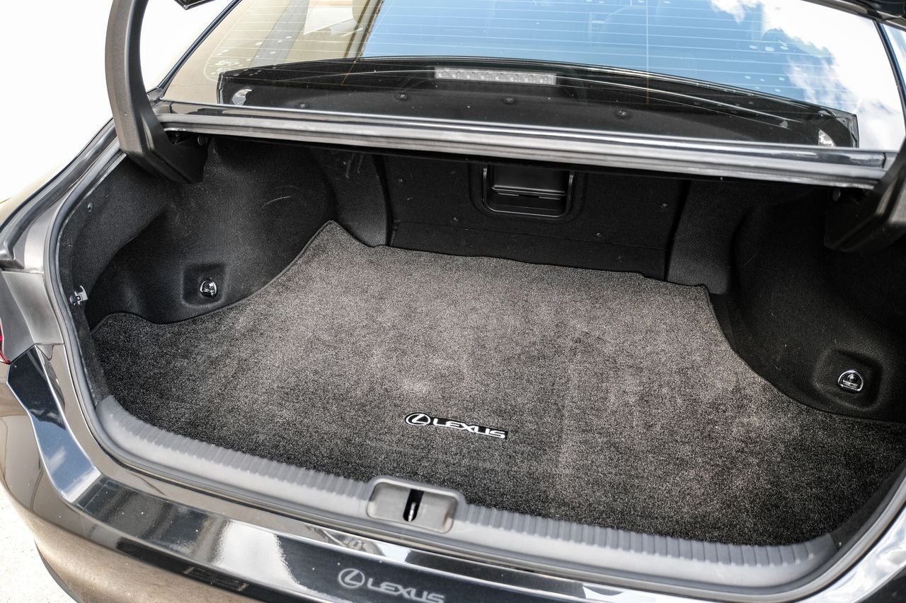 Lexus ES Vehicle Main Gallery Image 49