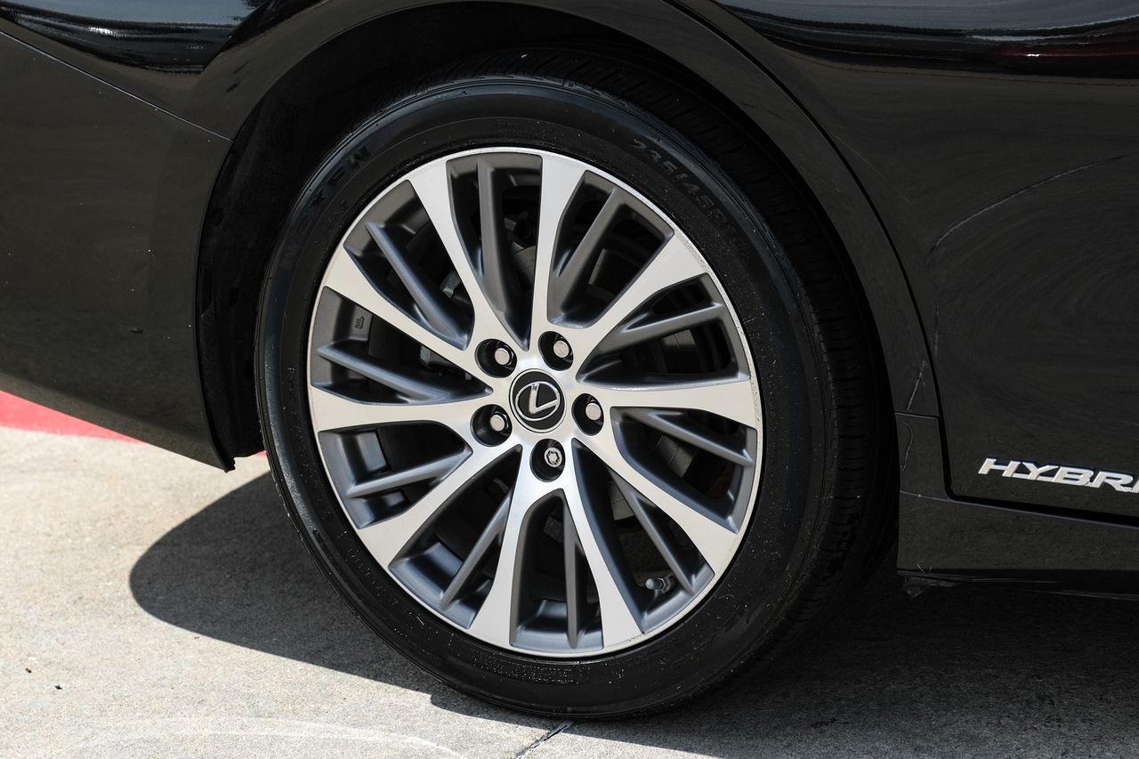 Lexus ES Vehicle Main Gallery Image 51