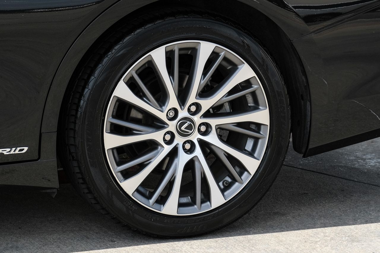 Lexus ES Vehicle Main Gallery Image 54