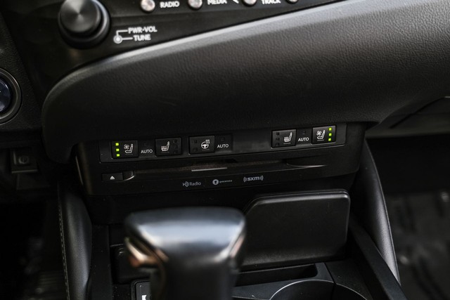 Lexus ES Vehicle Main Gallery Image 29