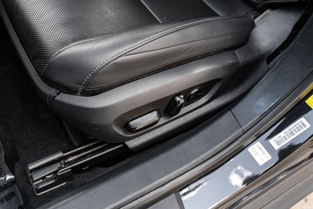 Lexus ES Vehicle Main Gallery Image 34