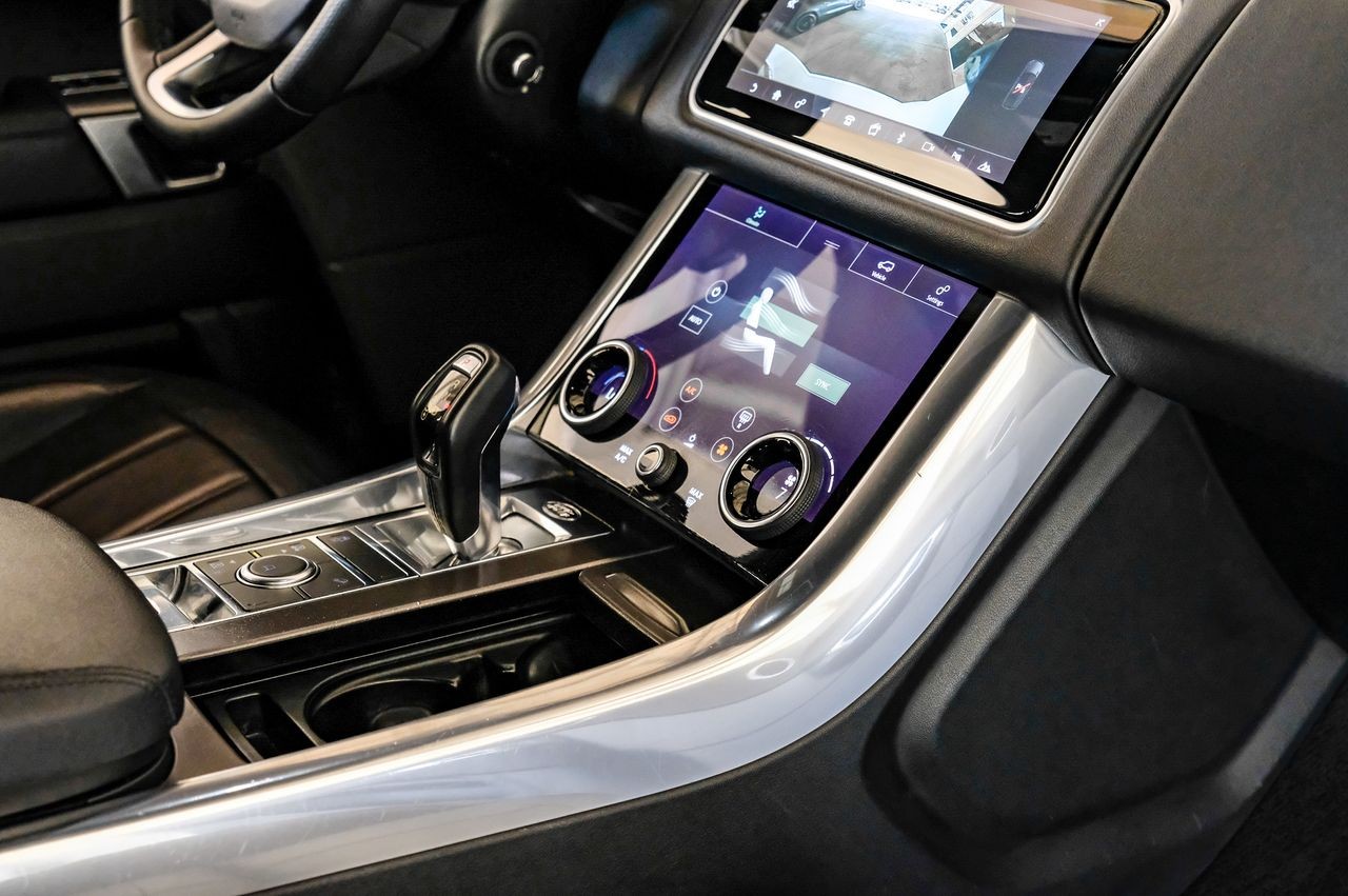 Land Rover Range Rover Sport Vehicle Main Gallery Image 23