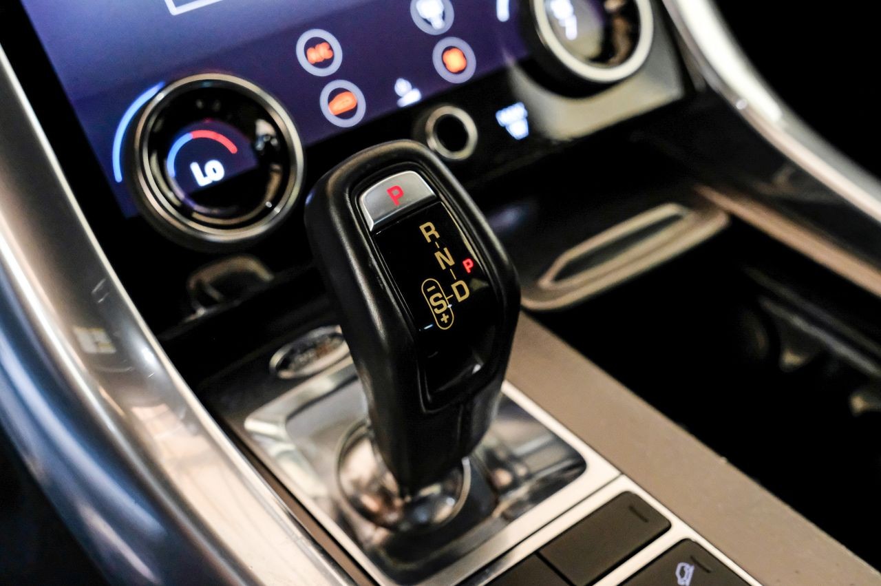 Land Rover Range Rover Sport Vehicle Main Gallery Image 26