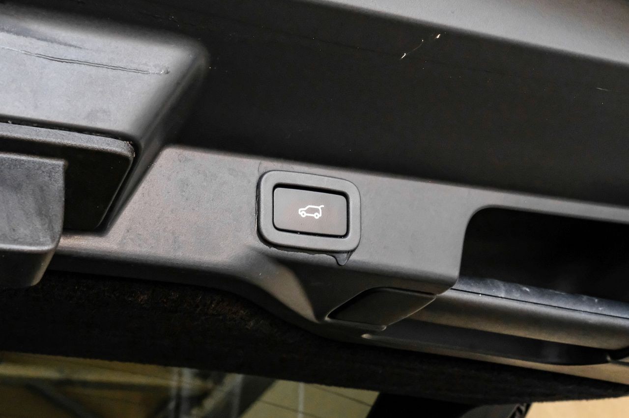 Land Rover Range Rover Sport Vehicle Main Gallery Image 55