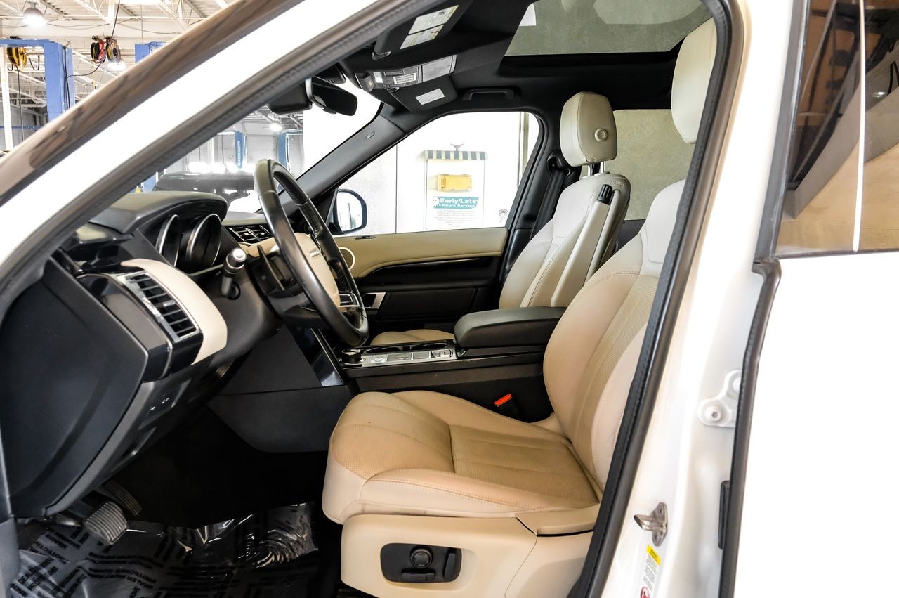 Land Rover Discovery Vehicle Main Gallery Image 04