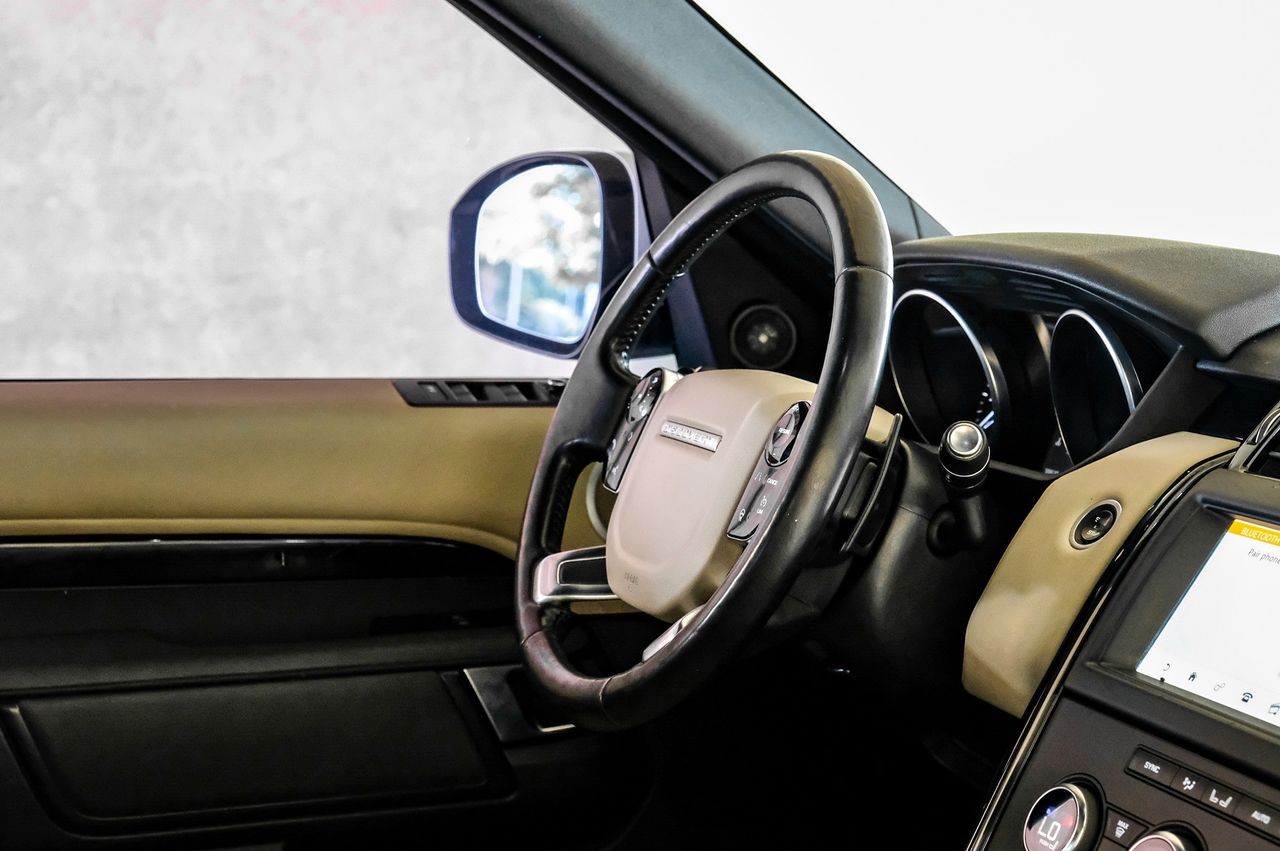 Land Rover Discovery Vehicle Main Gallery Image 14