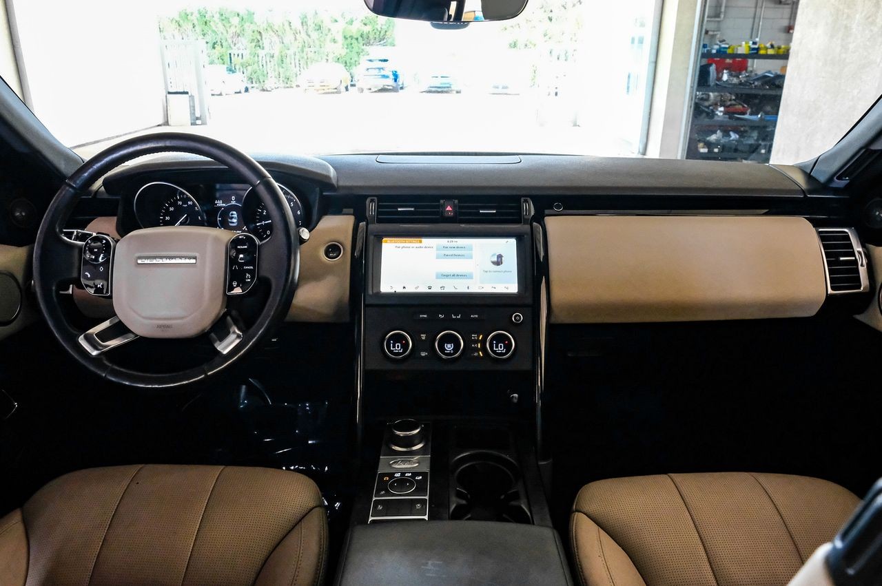 Land Rover Discovery Vehicle Main Gallery Image 15