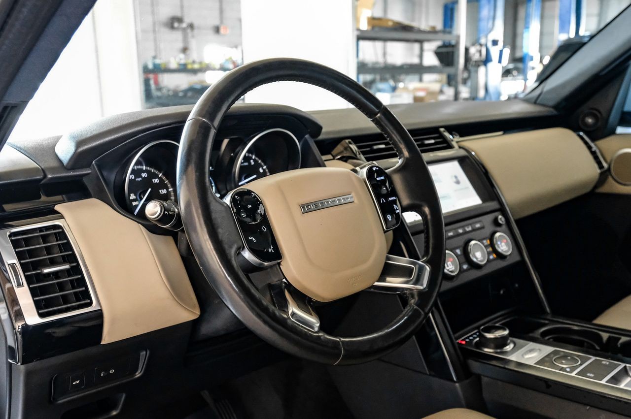 Land Rover Discovery Vehicle Main Gallery Image 16