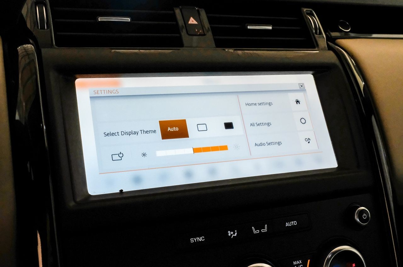 Land Rover Discovery Vehicle Main Gallery Image 31