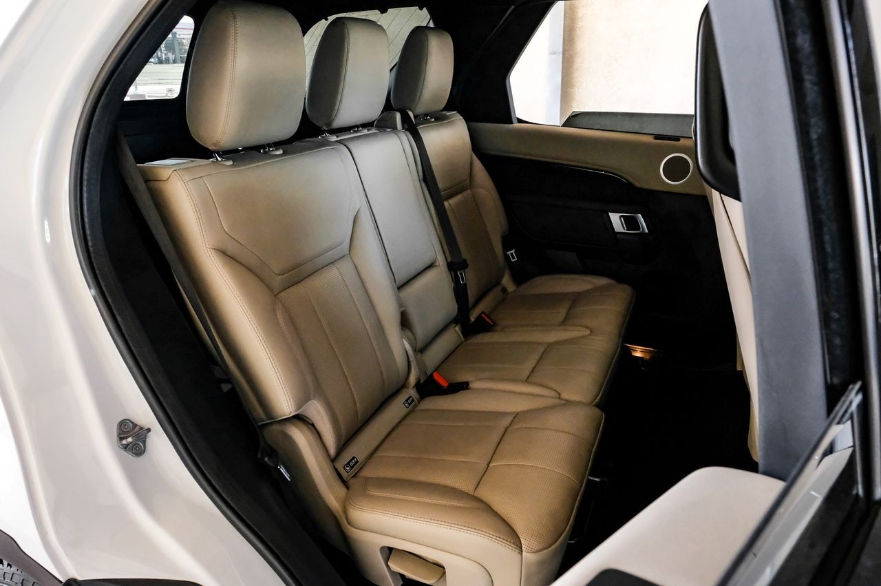 Land Rover Discovery Vehicle Main Gallery Image 39