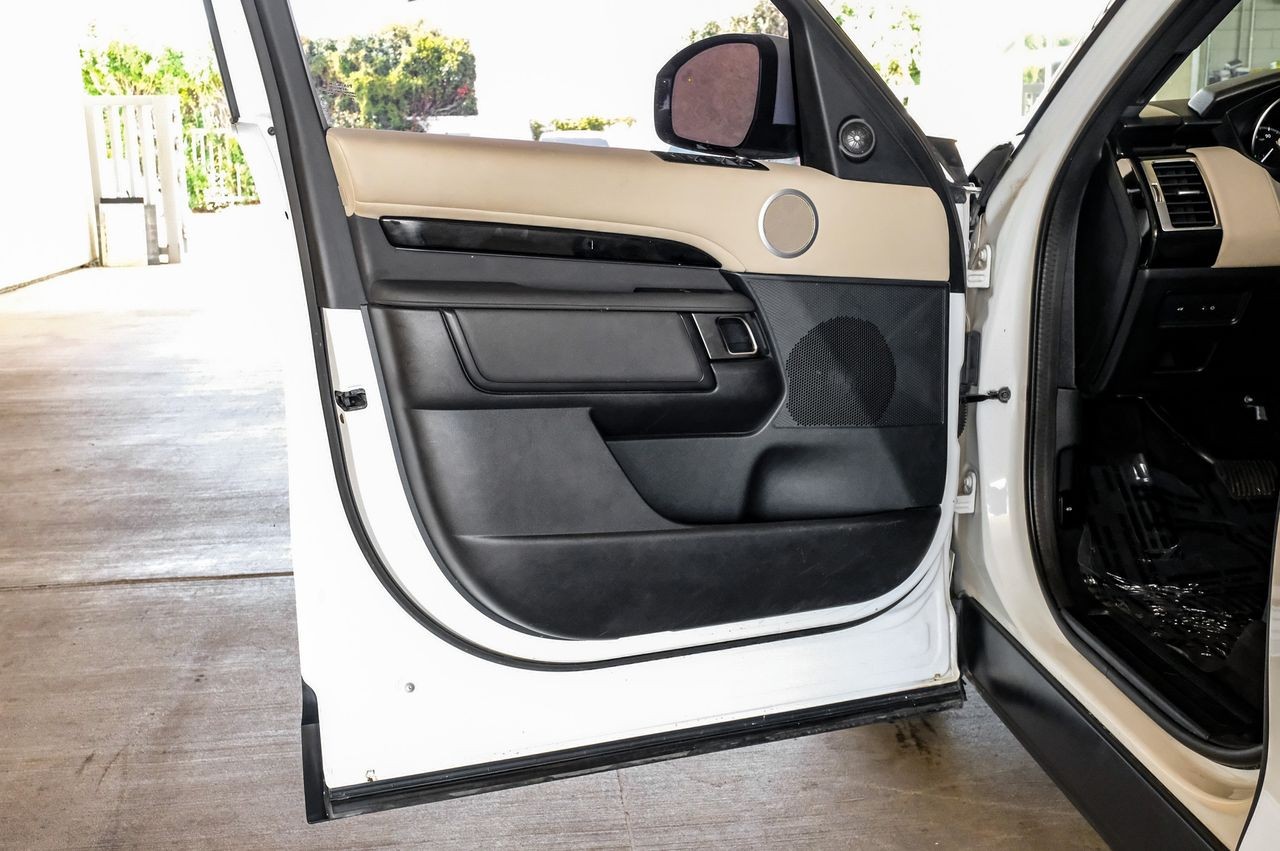 Land Rover Discovery Vehicle Main Gallery Image 45