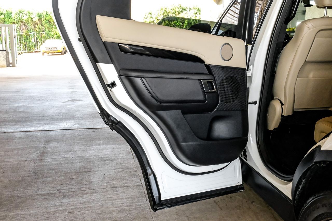 Land Rover Discovery Vehicle Main Gallery Image 47