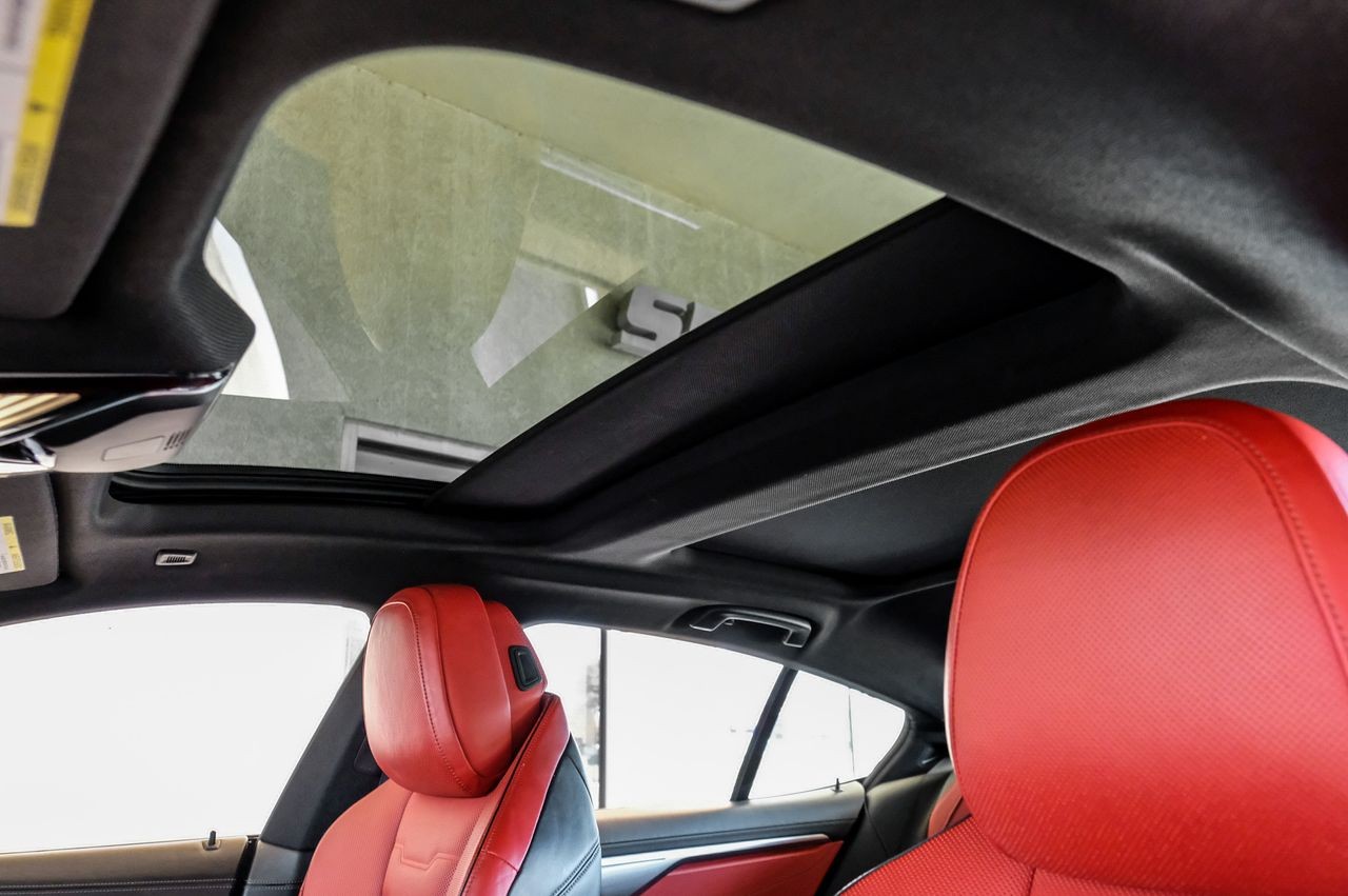 BMW 840i Gran Coupe Vehicle Main Gallery Image 05