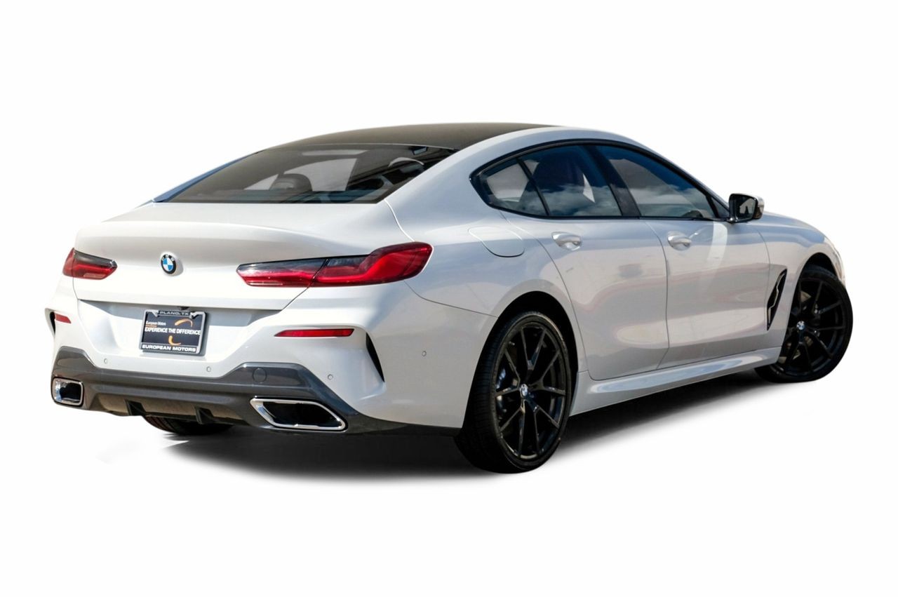 BMW 840i Gran Coupe Vehicle Main Gallery Image 09