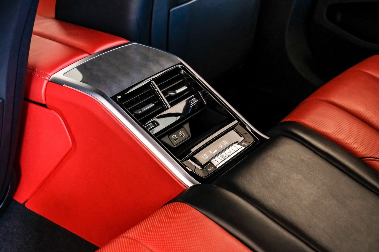 BMW 840i Gran Coupe Vehicle Main Gallery Image 47