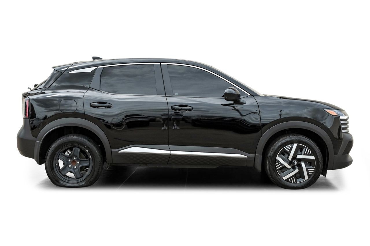 Nissan Kicks Vehicle Main Gallery Image 07
