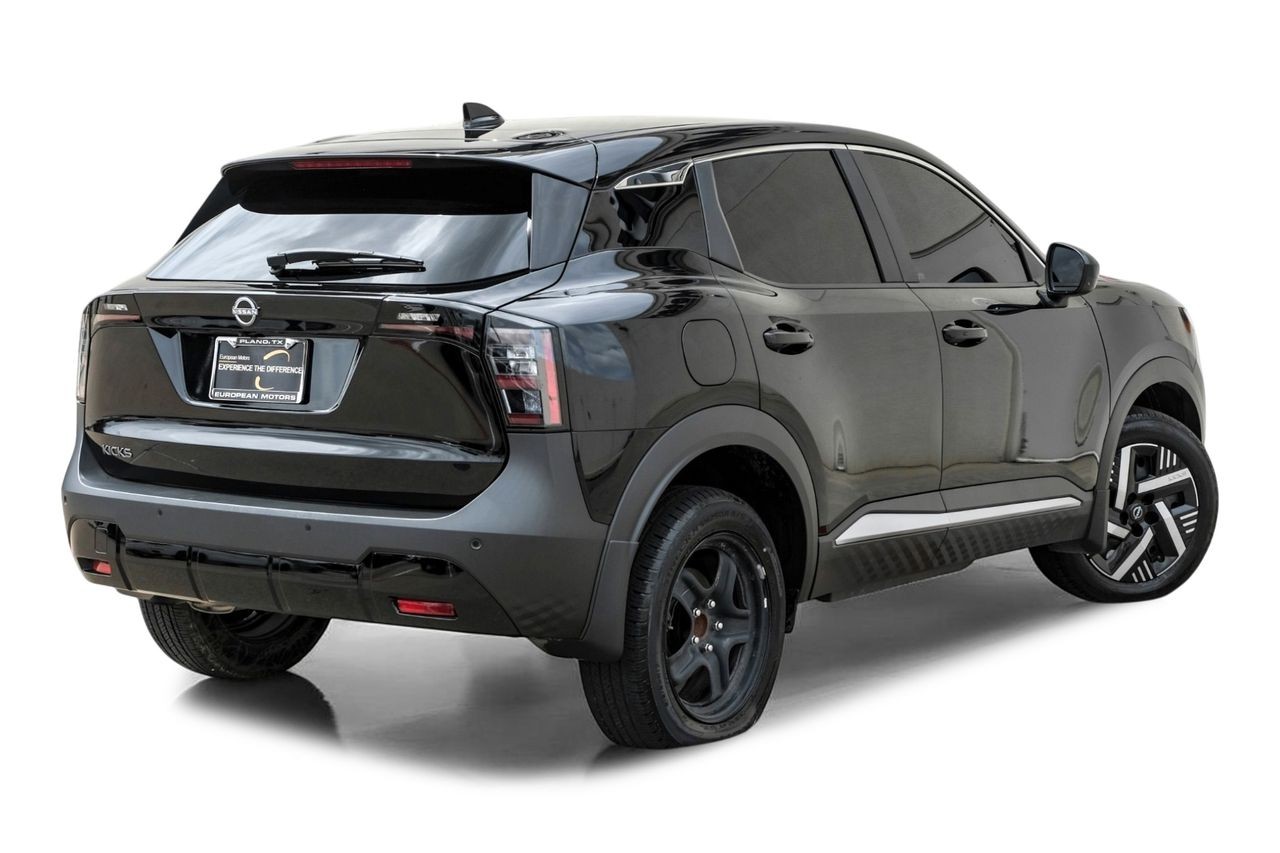 Nissan Kicks Vehicle Main Gallery Image 08