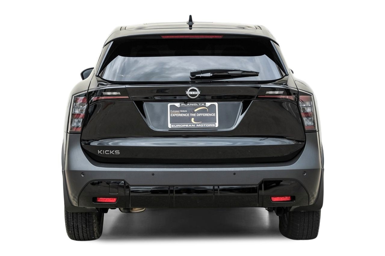 Nissan Kicks Vehicle Main Gallery Image 09