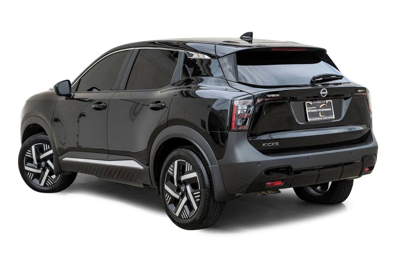Nissan Kicks Vehicle Main Gallery Image 10
