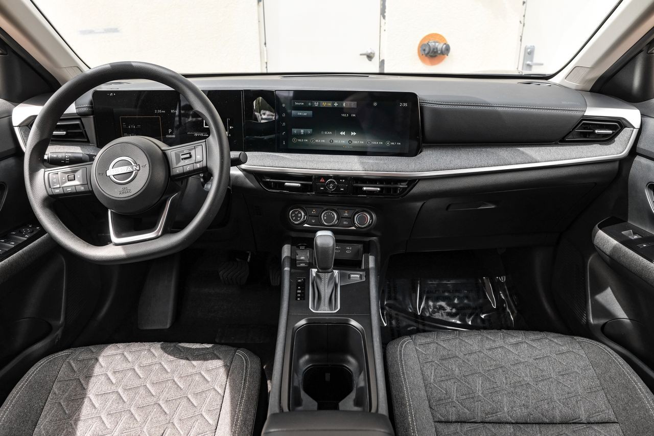 Nissan Kicks Vehicle Main Gallery Image 14