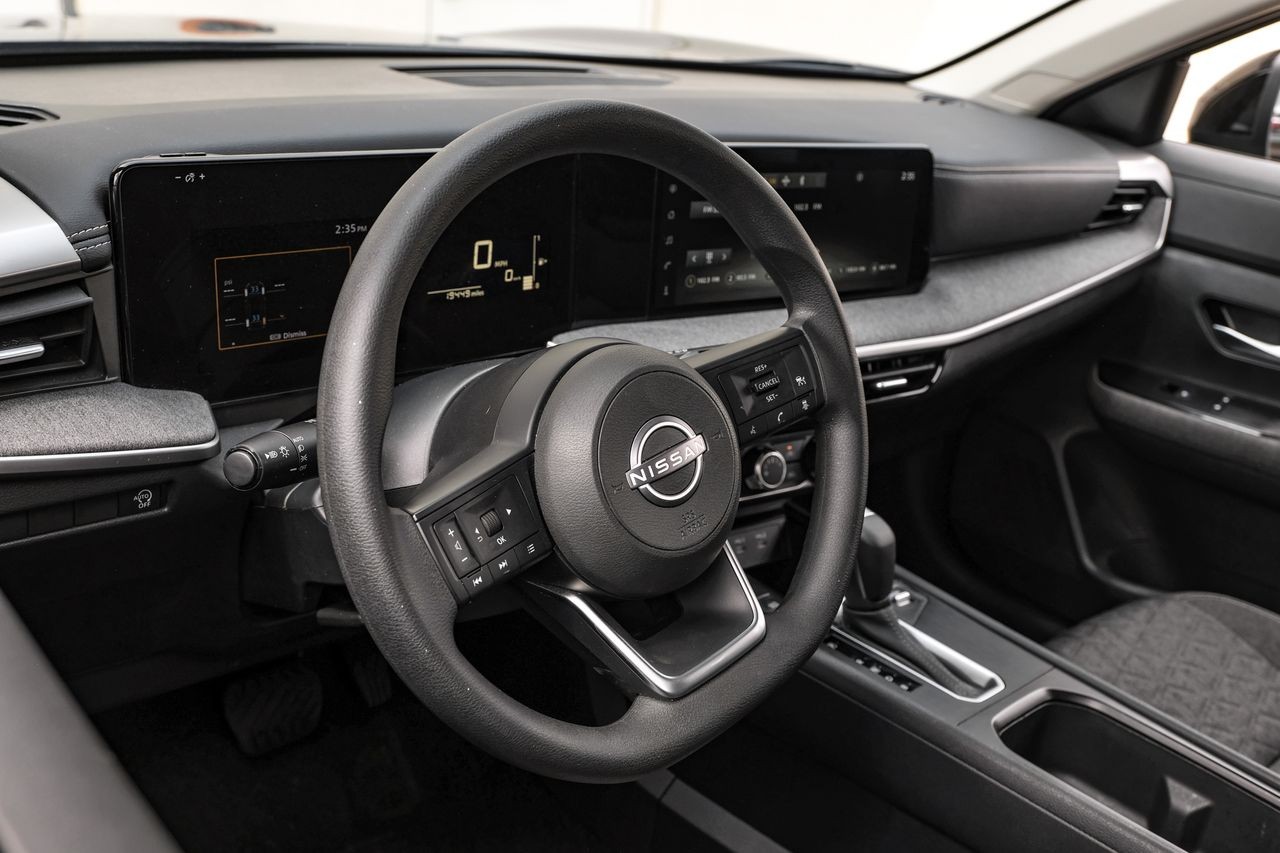 Nissan Kicks Vehicle Main Gallery Image 15