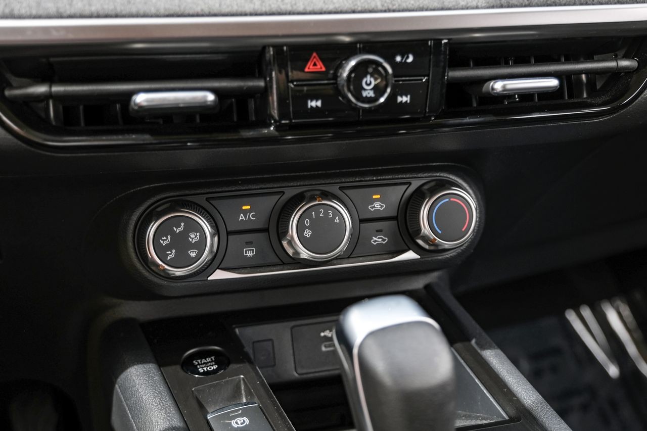 Nissan Kicks Vehicle Main Gallery Image 22