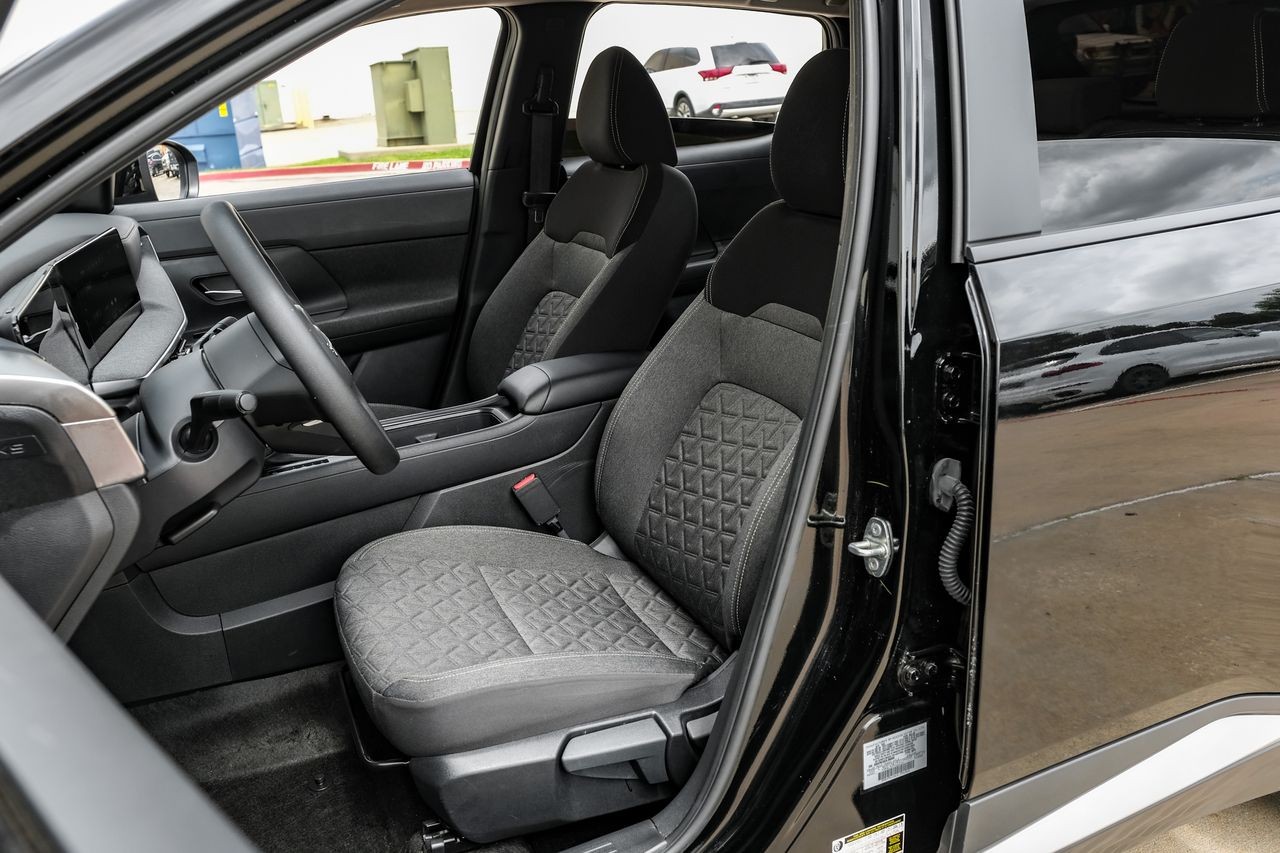Nissan Kicks Vehicle Main Gallery Image 25