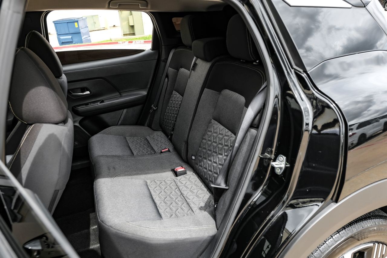 Nissan Kicks Vehicle Main Gallery Image 31