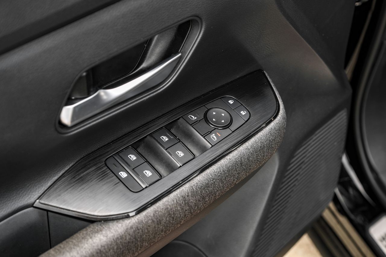 Nissan Kicks Vehicle Main Gallery Image 35