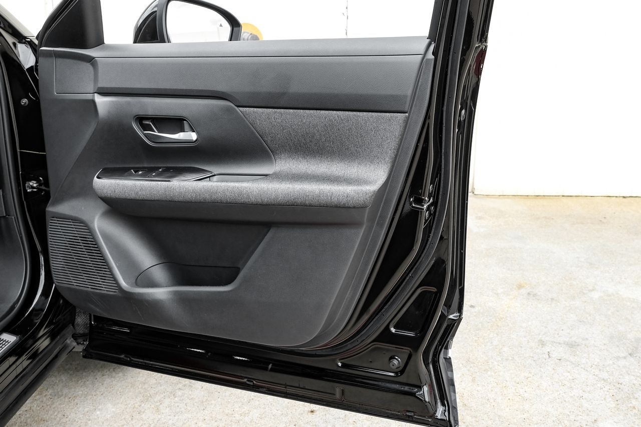 Nissan Kicks Vehicle Main Gallery Image 36