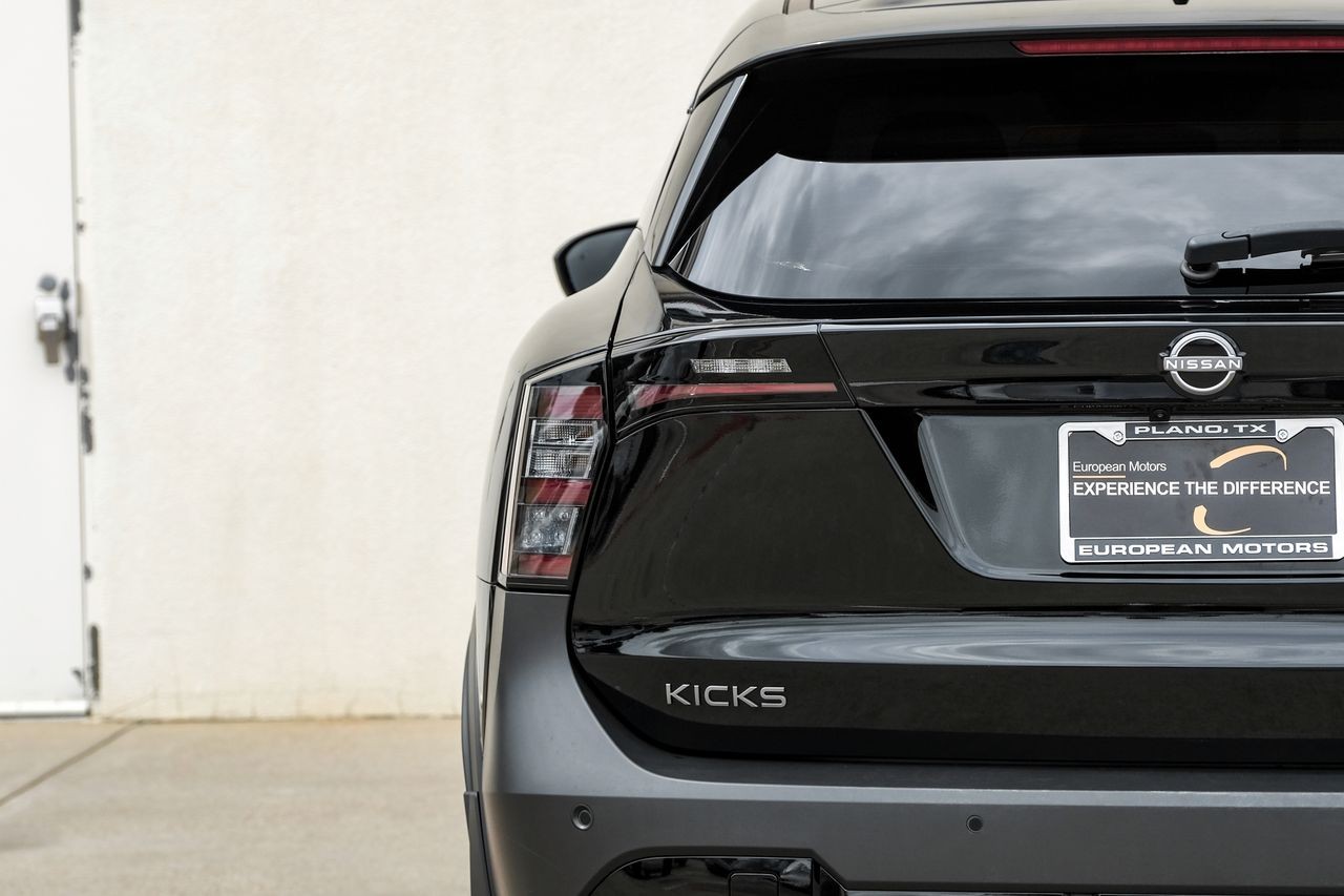 Nissan Kicks Vehicle Main Gallery Image 40