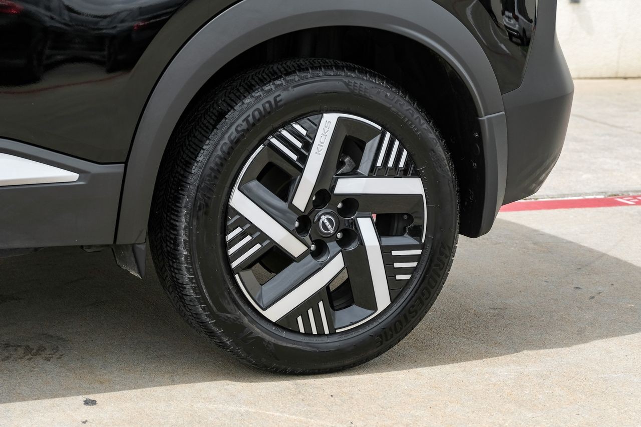 Nissan Kicks Vehicle Main Gallery Image 46