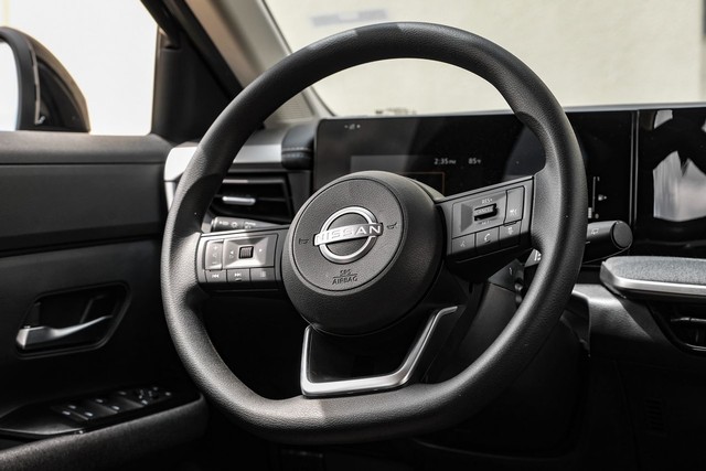 Nissan Kicks Vehicle Main Gallery Image 16