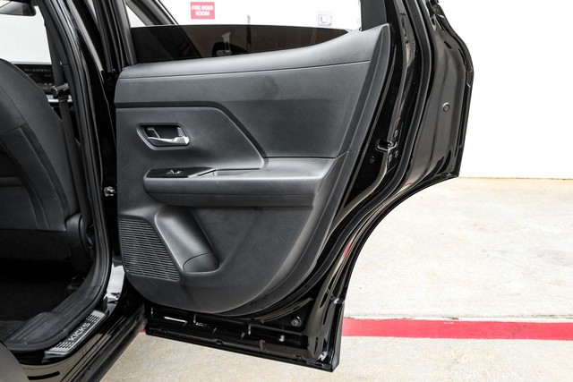 Nissan Kicks Vehicle Main Gallery Image 38