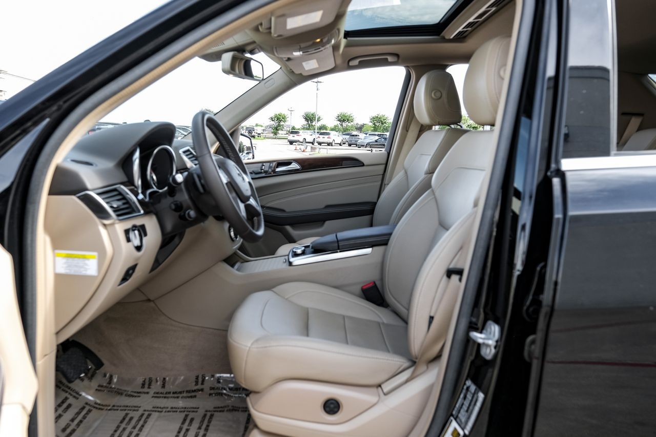 Mercedes-Benz ML 350 Vehicle Main Gallery Image 04