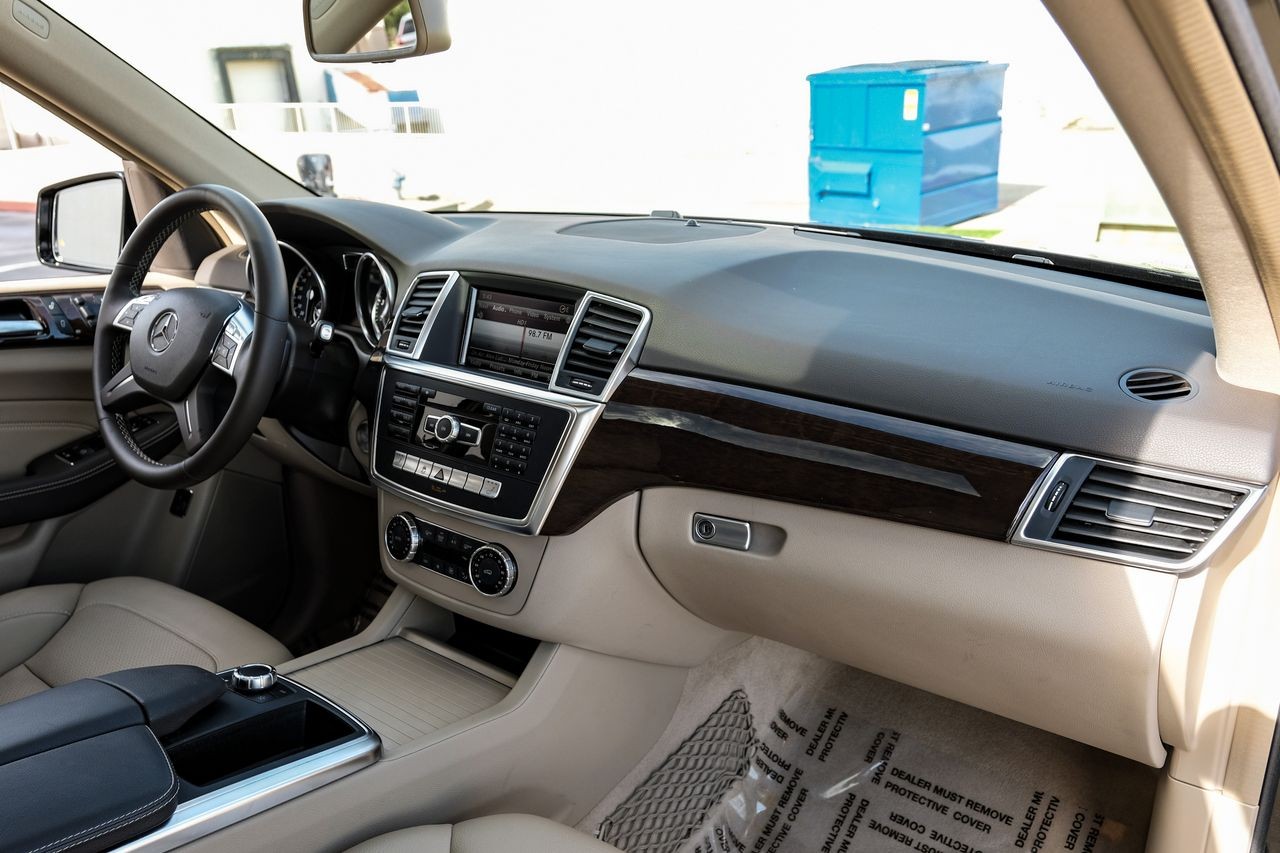 Mercedes-Benz ML 350 Vehicle Main Gallery Image 13