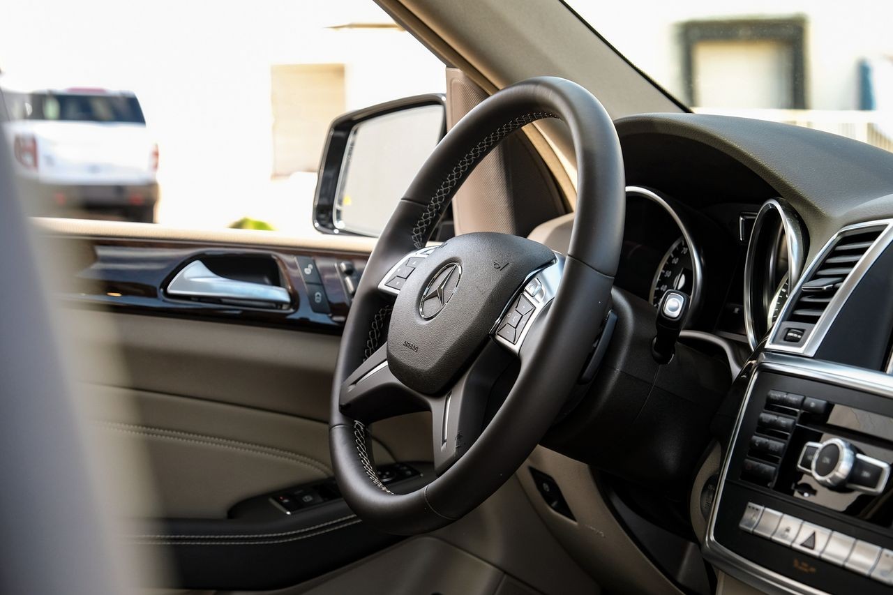Mercedes-Benz ML 350 Vehicle Main Gallery Image 14