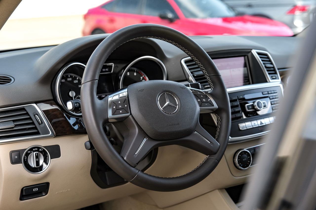 Mercedes-Benz ML 350 Vehicle Main Gallery Image 16
