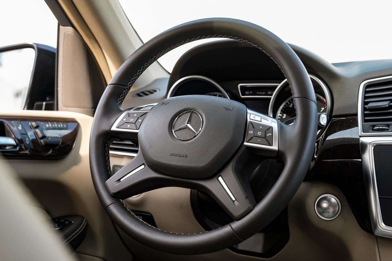 Mercedes-Benz ML 350 Vehicle Main Gallery Image 17