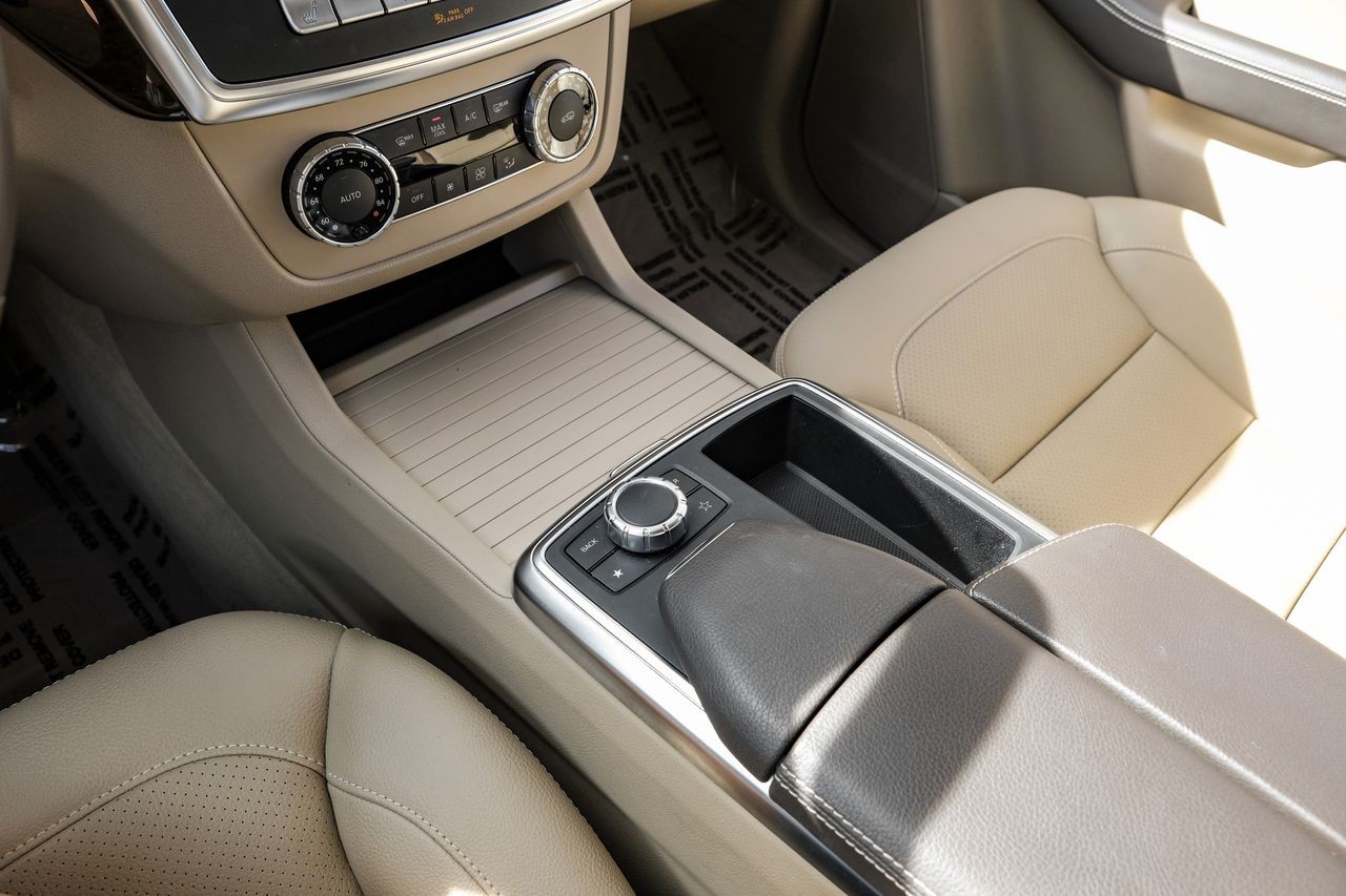 Mercedes-Benz ML 350 Vehicle Main Gallery Image 23