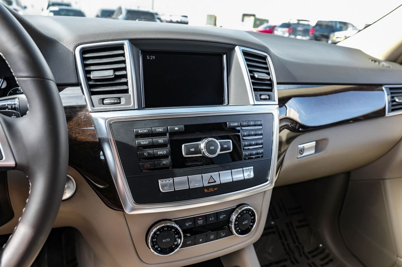 Mercedes-Benz ML 350 Vehicle Main Gallery Image 25