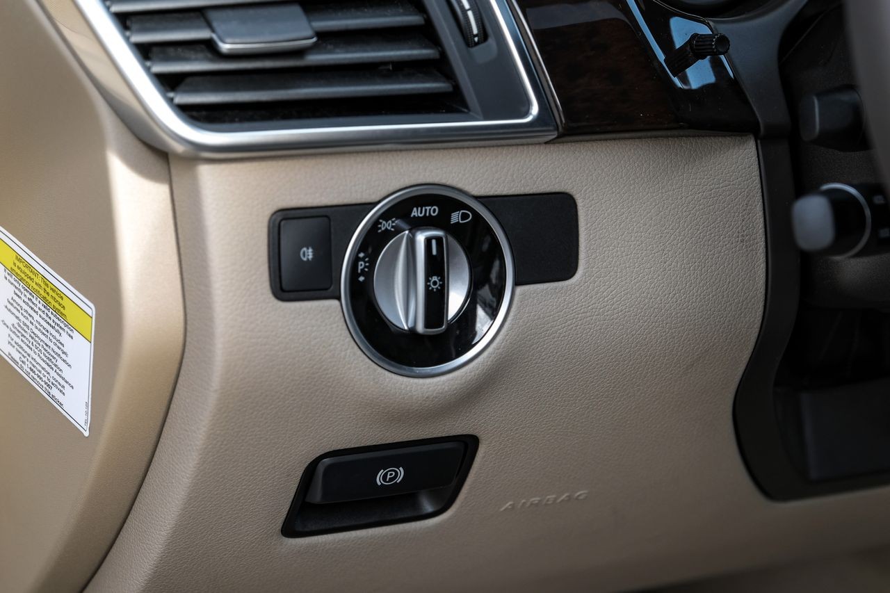 Mercedes-Benz ML 350 Vehicle Main Gallery Image 28