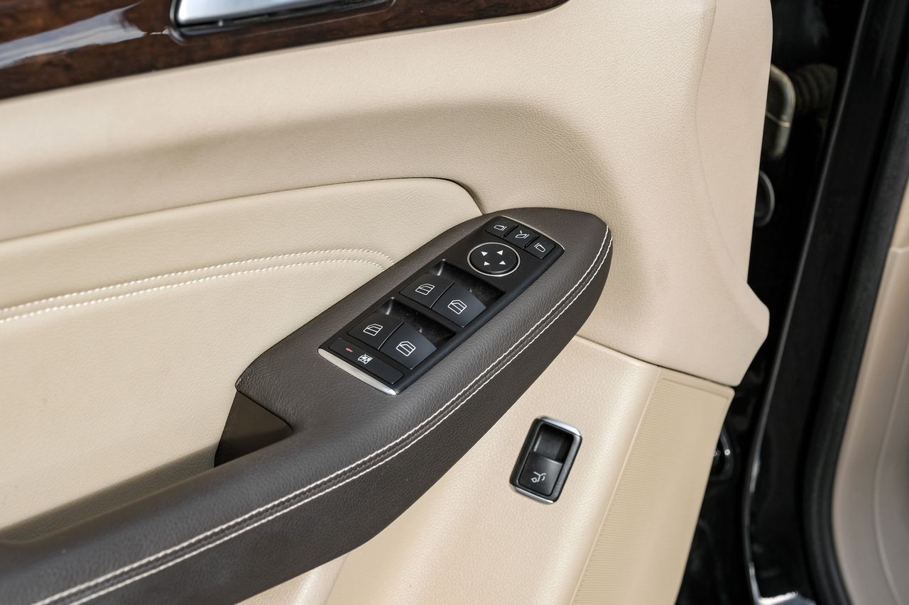 Mercedes-Benz ML 350 Vehicle Main Gallery Image 46