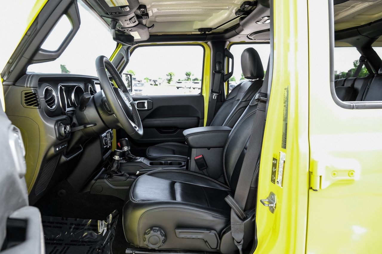 Jeep Wrangler Vehicle Main Gallery Image 04