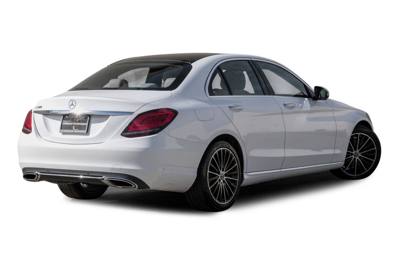 Mercedes-Benz C 300 Vehicle Main Gallery Image 09