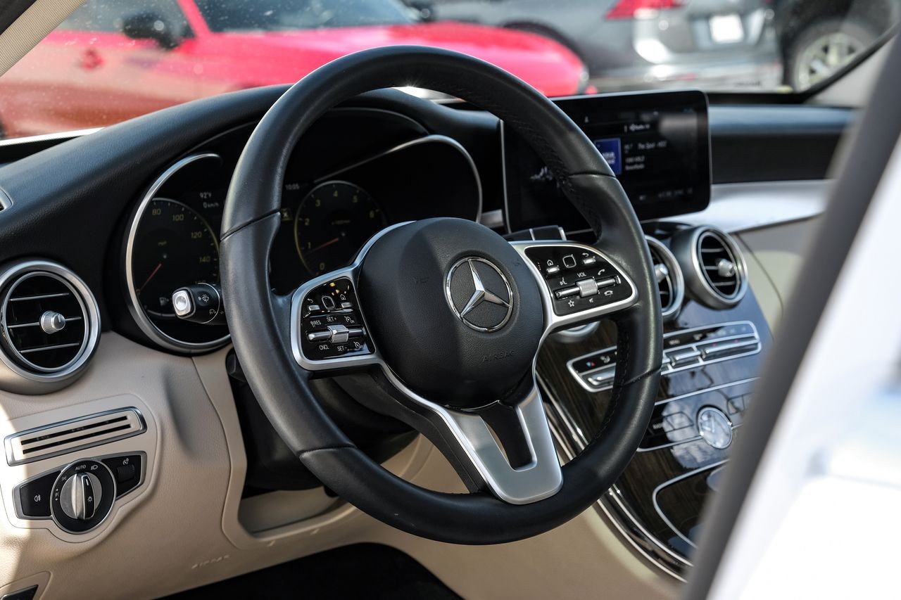 Mercedes-Benz C 300 Vehicle Main Gallery Image 15