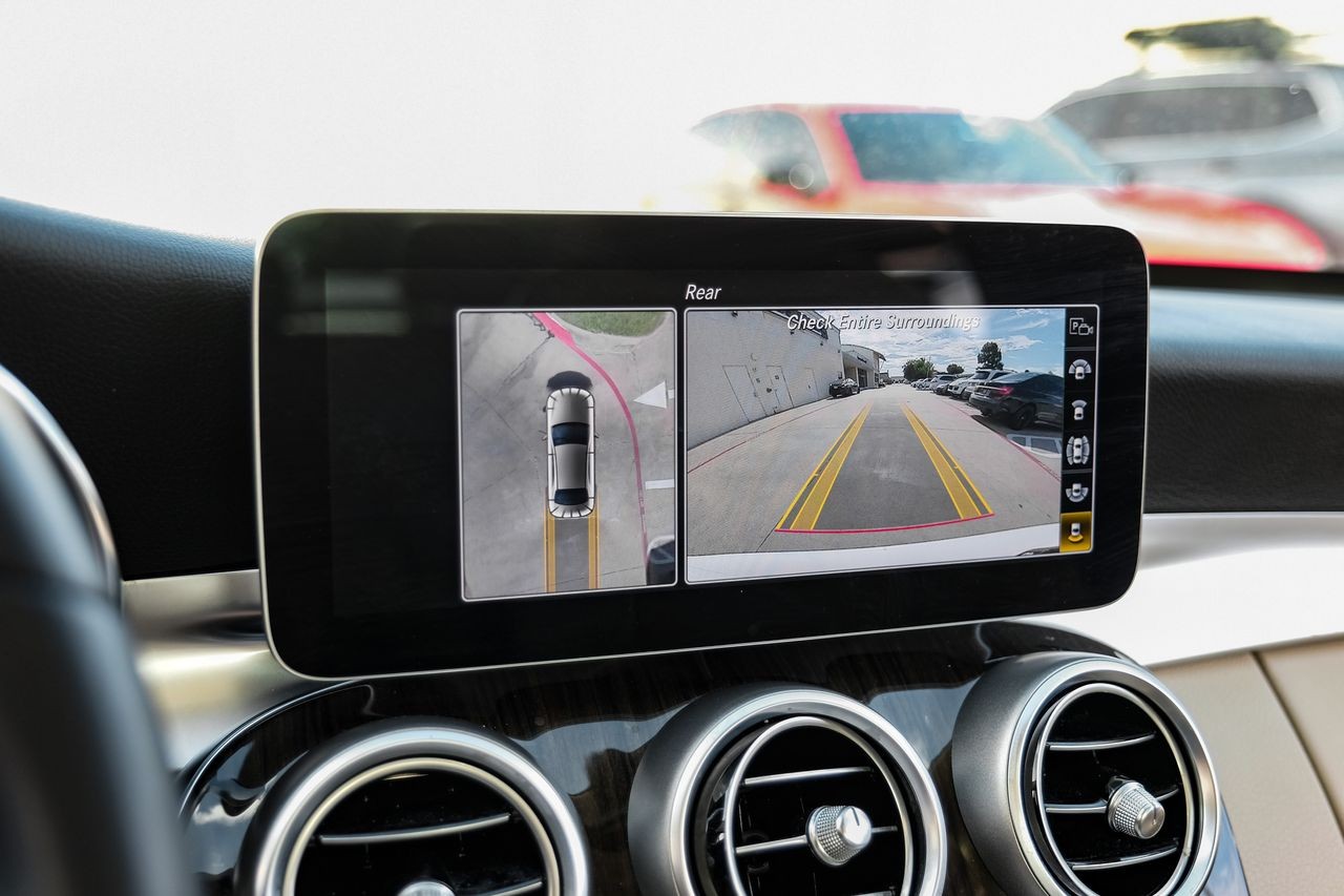 Mercedes-Benz C 300 Vehicle Main Gallery Image 20