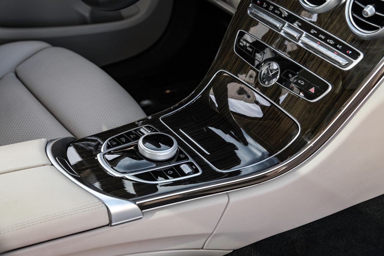 Mercedes-Benz C 300 Vehicle Main Gallery Image 21