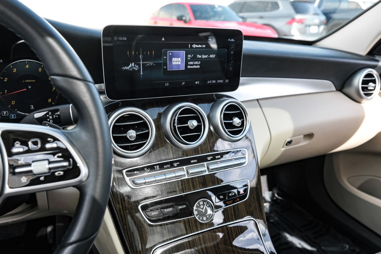 Mercedes-Benz C 300 Vehicle Main Gallery Image 24