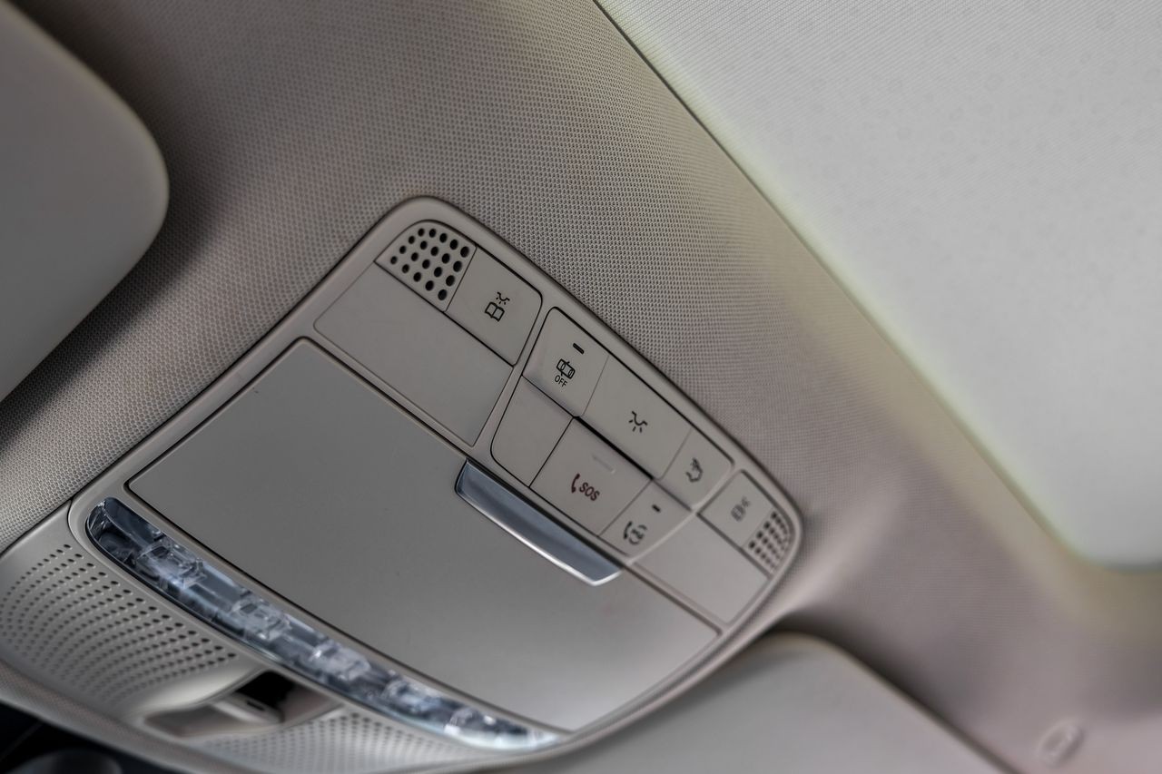 Mercedes-Benz C 300 Vehicle Main Gallery Image 26